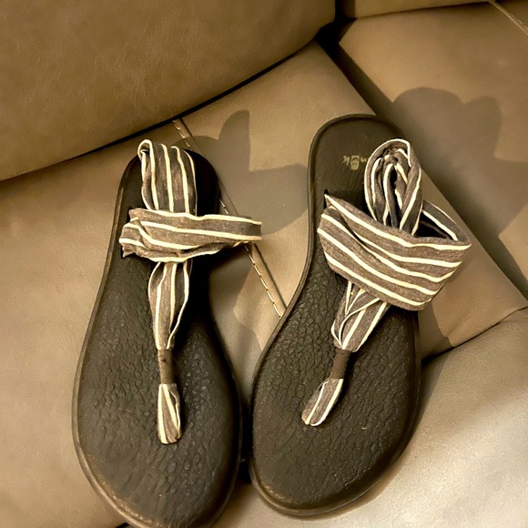 Women’s Sanuks Sandals - Picture 1 of 4